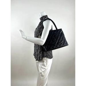 Authenticity Guarantee CHANEL Medallion Quilted CC Hand Tote Bag Purse Black Cav